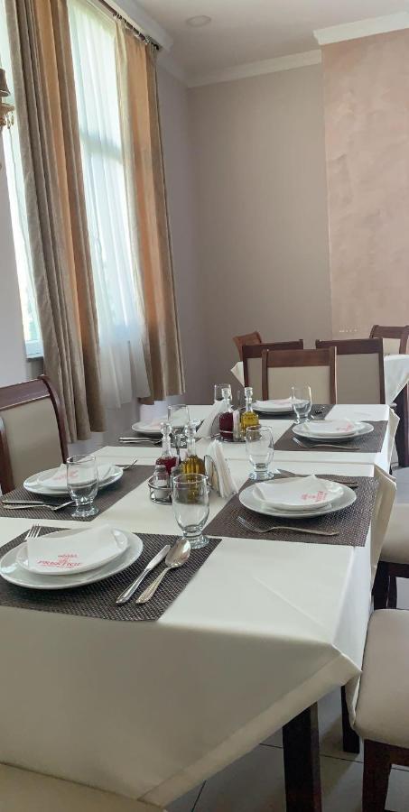 Hotel Prestige Struga Bagian luar foto