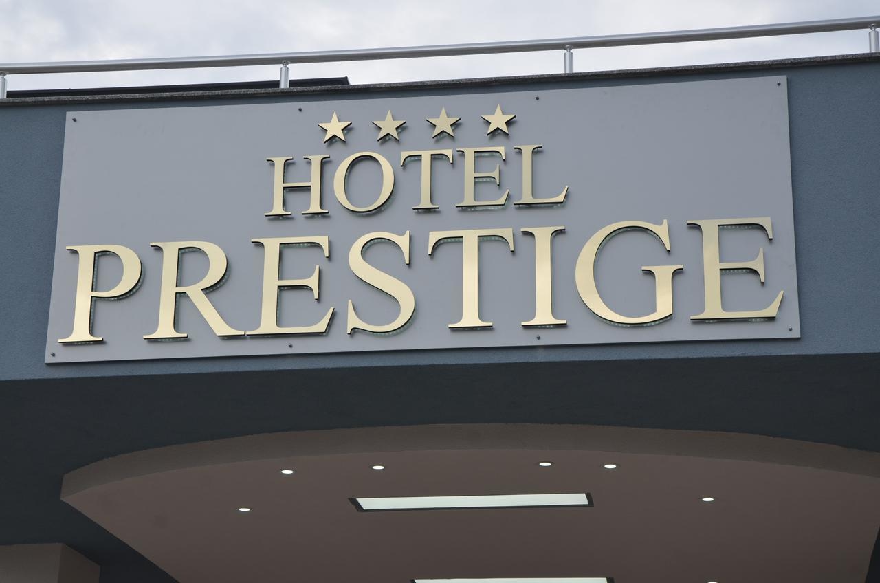 Hotel Prestige Struga Bagian luar foto