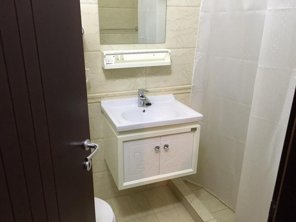 Hotel Prestige Struga Bagian luar foto